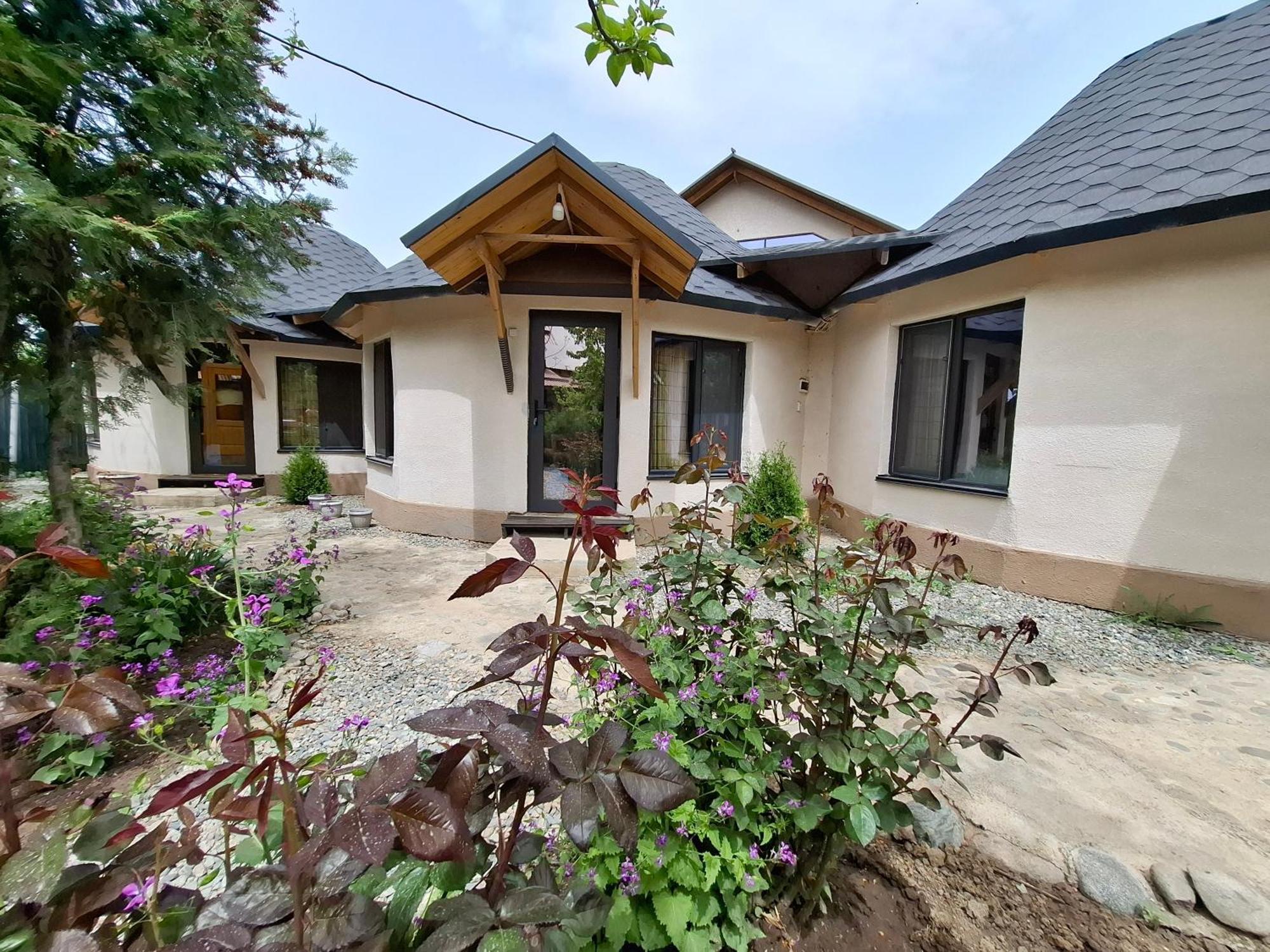 Happy Nomads Yurts & Hostel Karakol Exterior photo