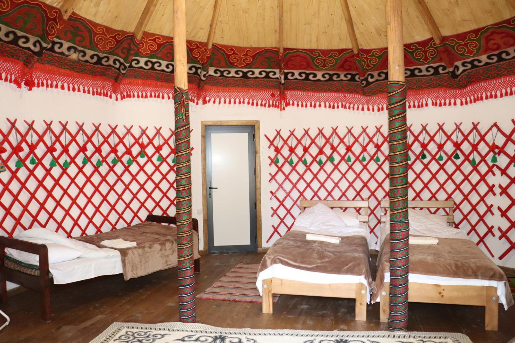 Happy Nomads Yurts & Hostel Karakol Exterior photo
