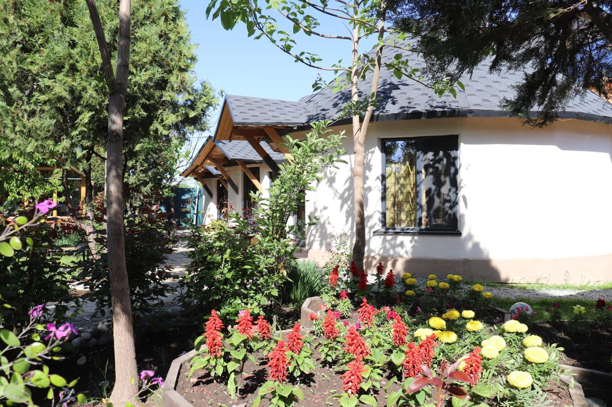 Happy Nomads Yurts & Hostel Karakol Exterior photo